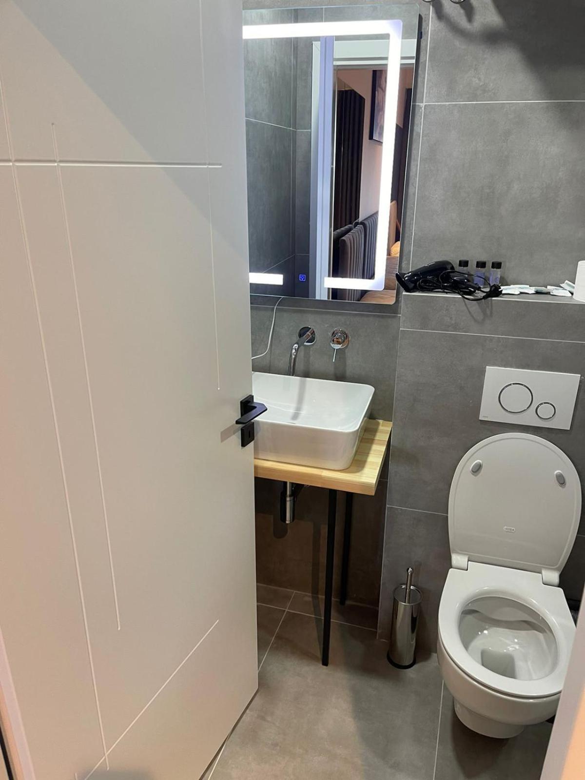 Aries Apartments Sarandë Eksteriør billede
